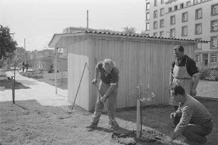 Ausstellung "Kleingarten - Siedlung - Landwirtschaft" am Festplatz.