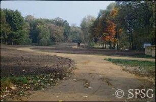 Potsdam, Park Sacrow, Geländeprofil und Uferweg bei der Heilandskirche.
