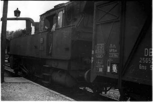 Bahnhof Sigmaringen, Wasserfassen, Dampflok der Baureihe 75/0 = württembergisch T 5