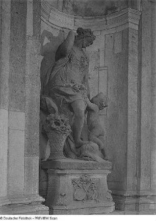 Venus Anadyomene : Venus Anadyomene aus dem Schloßpark Wiederau. Sandstein; H. ca. 180 cm (1724; B. Permoser). Dresden: Zwinger, Kronentor
