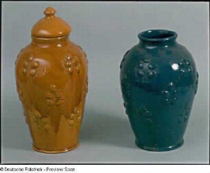Vase : Deckelvase und Vase