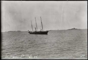 Schiff vor Saint-Malo