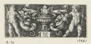 Ornament mit Laubwerk in einer Vase und zwei Jungen