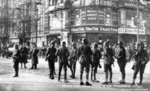 Absperrung der Potsdamer Straße durch Freikorpssoldaten