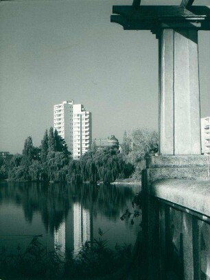 Charlottenburg. Hochhaus am Lietzensee