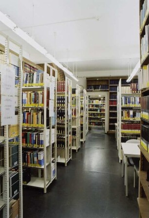 Freihandbereich Monografien (Anorganische Chemie und Organische Chemie) : Dresden-Südvorstadt, Mommsenstraße 6 (Fritz-Foerster-Bau der TU Dresden). Sächsische Landesbibliothek - Staats- und Universitätsbibliothek Dresden. Zweigbibliothek Chemie. Freihandbereich Monografien (Anorganische Chemie und Organische Chemie)