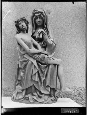 Veringenstadt Wallfahrtskirche Maria Deutstetten (Friedhofskapelle) Maria mit dem toten Jesus im Arm