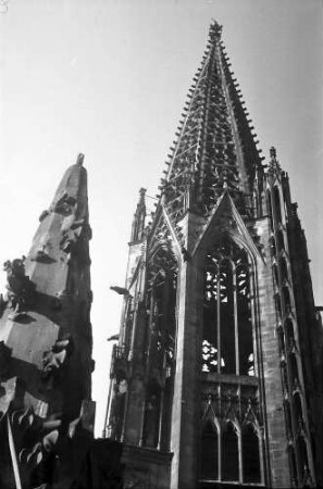 Freiburg: Außen, Turm und Fiale