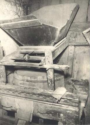 Graupenmühle in Tätschwitz : Nahrung - Mahlen und Stampfen von Korn. Ort: Ptačecy / Tätzschwitz. Graupenmühle.