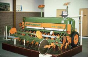 Fotografie: Sätechnik, Getreide, Kastendrillmaschine