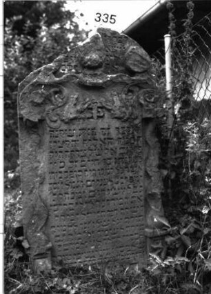 Grabstein 335 Besonderheit: Vorsteher und Leiter der Gemeinde / Priester: Grabstein 335