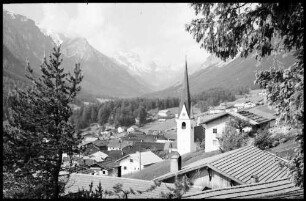 Trins, Gschnitz Tal: Ort mit Kirche und Stubaier Alpen