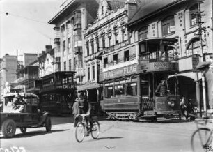 Johannesburger Straßenbahn : Straßenbahn in belebter Straße