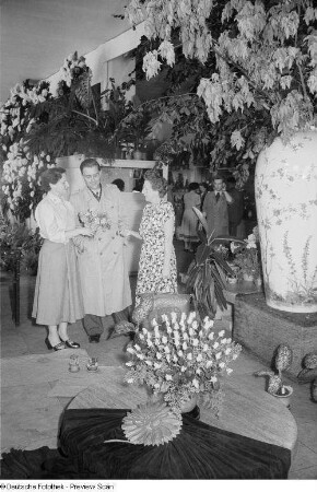 Kunden in einem Blumenladen