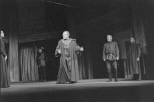 Reportage aus der Inszenierung "König Lear" von W. Sakespeare, Regie W. Langhoff, mit W. A. Kleinau als Lear u.a., Deutsches Theater Berlin, 1957