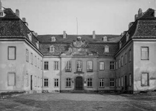 Dahlen, Schloss, Hofseite von Westen