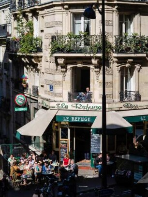 Frankreich. Ile de France. Paris. 18e. Strassencafe auf der Rue Caulaincourt