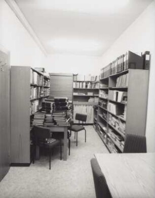 Sächsische Landesbibliothek - Staats- und Universitätsbibliothek Dresden. Zweigbibliothek Maschinenwesen, Teilbibliothek Textil- und Bekleidungstechnik. Dienstzimmer : Dresden-Südvorstadt, Hohe Straße 6 (Gebäude der TU Dresden). Sächsische Landesbibliothek - Staats- und Universitätsbibliothek Dresden. Zweigbibliothek Maschinenwesen, Teilbibliothek Textil- und Bekleidungstechnik. Dienstzimmer