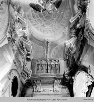 Galerie mit Architekturmalerei : Freskendekoration mit Architekturmalerei und allegorischen Figuren