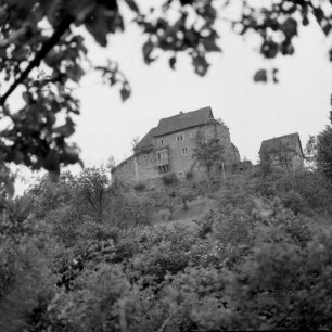 Blick gegen eine ehem. Burganlage, heute ein Museum