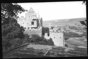 Rudelsburg. Rudelsburg mit Blick auf Ruine Saaleck