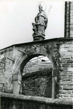 Kirchenaufgang. Foto: Fred Weinmann, Kaiserslautern