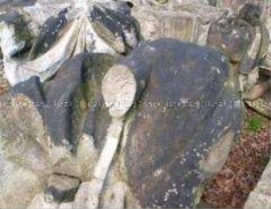 Fragment einer Zeughaus-Bauplastik: Oberkörper eines gefesselten Kriegers aus der ........-Gruppe (Dachbalustrade, .....seite) ???