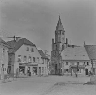 Wittichenau, Markt : Wittichenau. Markt. Blick zur Pfarrkirche St. Mariä Himmelfahrt