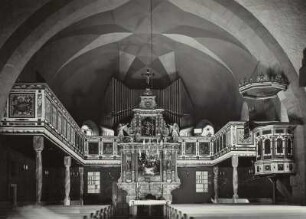Sebnitz. Peter-Pauls-Kirche (Evangel. Stadtkirche), Inneres, Blick zum Altar.