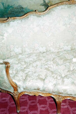 Schloss Ahrensburg: Innenansicht: Gartensaal: Corbeille-Sofa, Detailaufnahme: August 1994