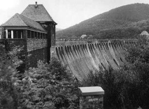 Edertalsperre (1908-1914, Teilzerstörung 1943) im Edertal