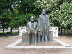 Marx-Engels-Denkmal