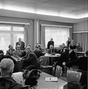 Wulfsdorf: Max-Planck-Institut für Kulturpflanzenzüchtung: Besichtigung aus Anlass der Jahresveranstaltung des Kreisverbands Stormarn der Schutzgemeinschaft Deutscher Wald: mit Direktor Reinhold von Sengbusch