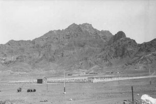 Panorama von Aden : Blick auf einen Friedhof in Aden.