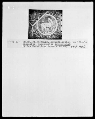 Symbol des Evangelisten Lukas auf der Rückseite des Kreuzreliquiars