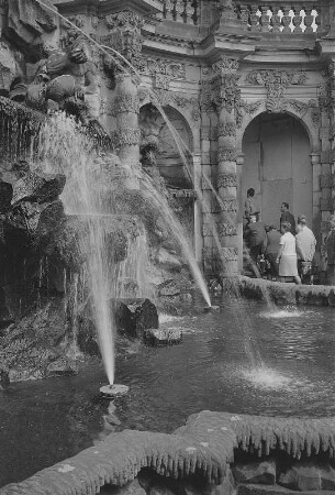Dresden. Zwinger, Nymphenbad mit Kaskade