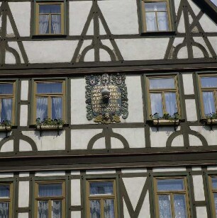 Schmalkalden. Lutherhaus. Hauptfassade, Fachwerk der Obergeschosse und Inschrifttafel von 1687