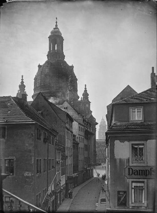 Dresden, Blick auf die Frauenkirche und in die Münzgasse von der Brühlschen Terrasse