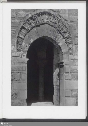 Kastell, Portal an der Westseite des staufischen Kernbaus