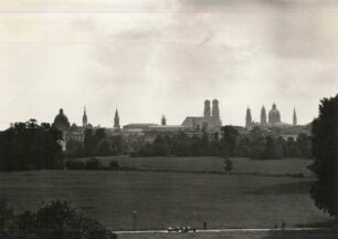 München, Blick auf die Stadt vom Monopteros im Englischen Garten