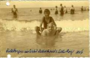 Wilhelm Doegen mit Sohn Rolf im Meer