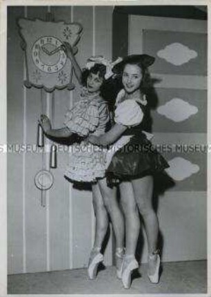 Aufführung eines Märchenballetts in Kölner Kaufhaus