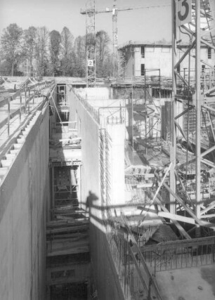 Baustelle Sächsische Landesbibliothek - Staats- und Universitätsbibliothek Dresden, Zentralbibliothek. Rohbau, Außenwand Westseite gegen Nordriegel : Dresden-Räcknitz, Zellescher Weg 18. Baustelle Sächsische Landesbibliothek - Staats- und Universitätsbibliothek Dresden, Zentralbibliothek. Rohbau, Außenwand Westseite gegen Nordriegel