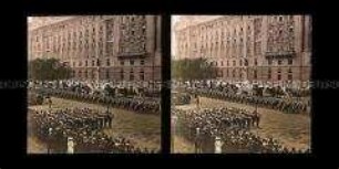 Truppenparade beim Ausmarsch, Wien