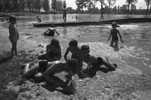 Beginn der Freibadsaison im Rheinstrandbad Rappenwört.