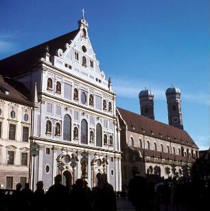 Jesuitenkirche Sankt Michael — Südfassade