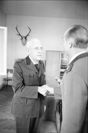 Verleihung des Bundesverdienstkreuzes an Oberforstrat a.D. Ernst Burckhardt