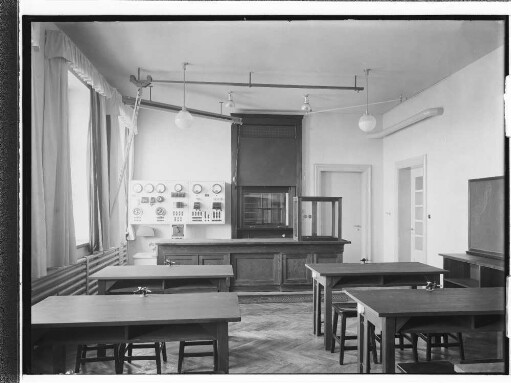 Schule Schaudinnsweg [Heute: Schule Fraenkelstraße] (Hamburg-Barmbek): Physik-Unterrichtsraum : SchumacherWV Nr. 295