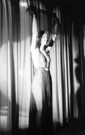 Berlin: Kabarett der Komiker; Dorothy von Bruck; tanzt