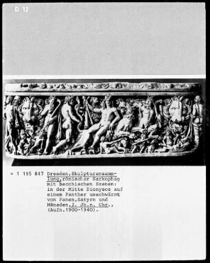 Sarkophag mit bacchantischen Szenen: in der Mitte Dionysos auf einem Panther